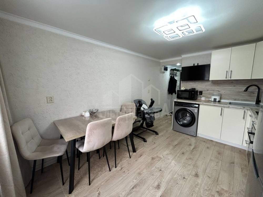 photo_5233735293532313118_y