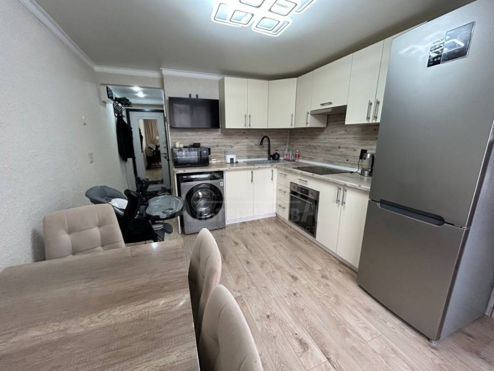 photo_5233735293532313121_y