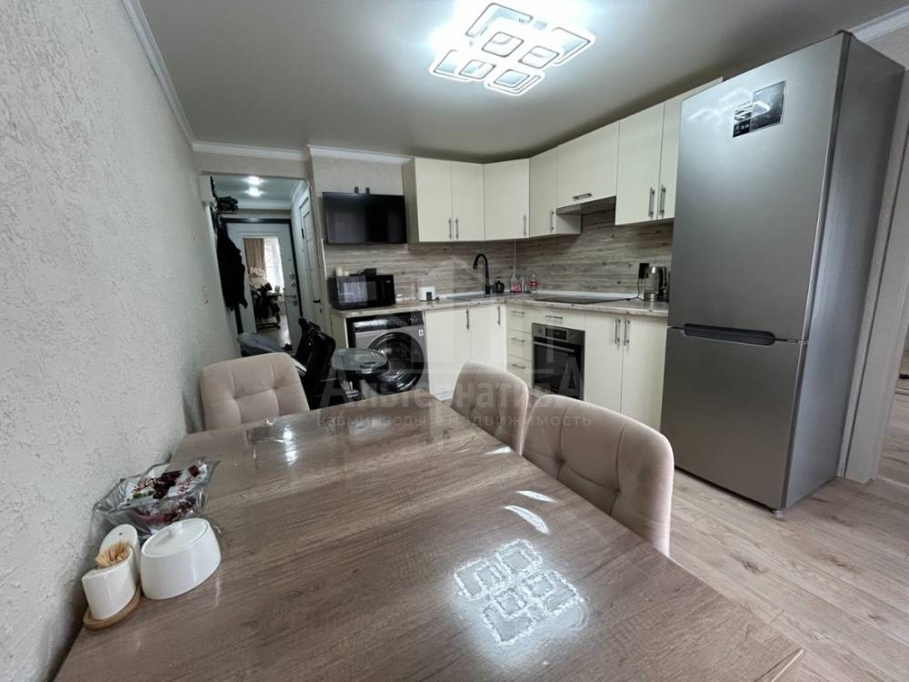 photo_5233735293532313124_y