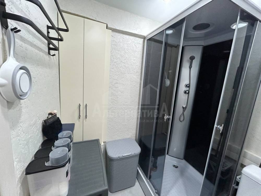 photo_5233735293532313125_y