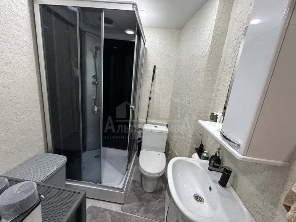 photo_5233735293532313126_y