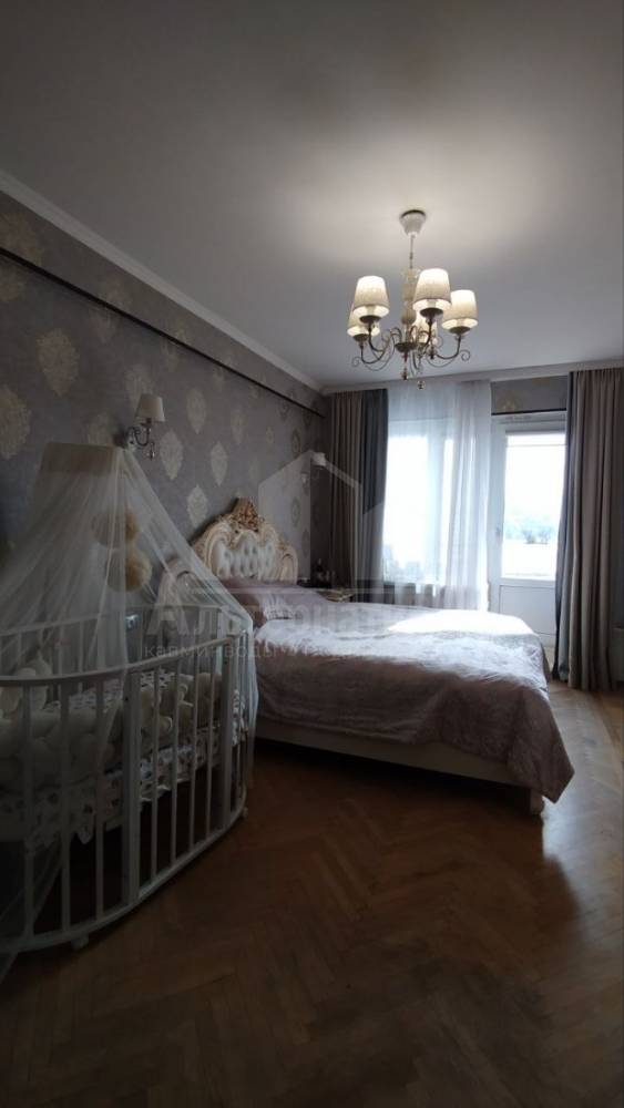 photo_5267220507839370097_y