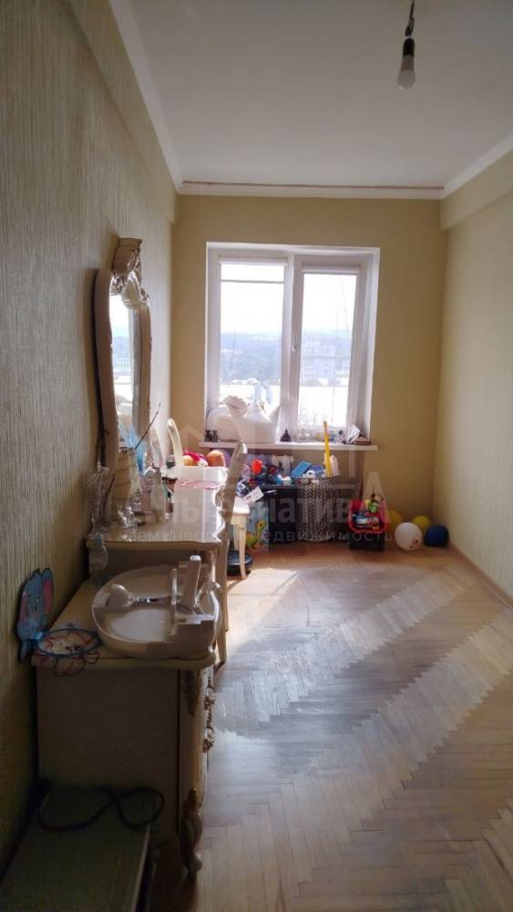 photo_5267220507839370093_y