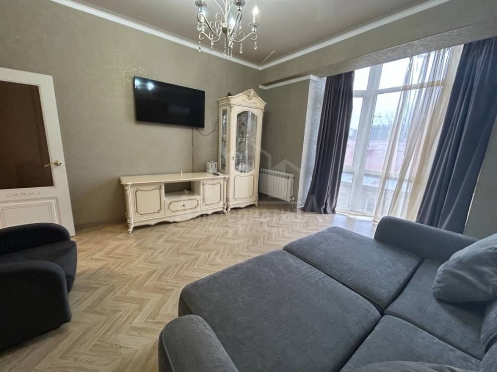 photo_5258352353855869919_y