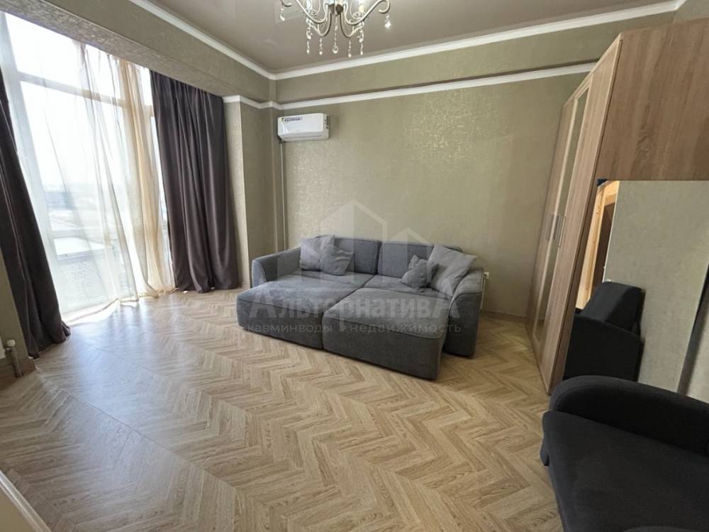 photo_5258352353855869918_y