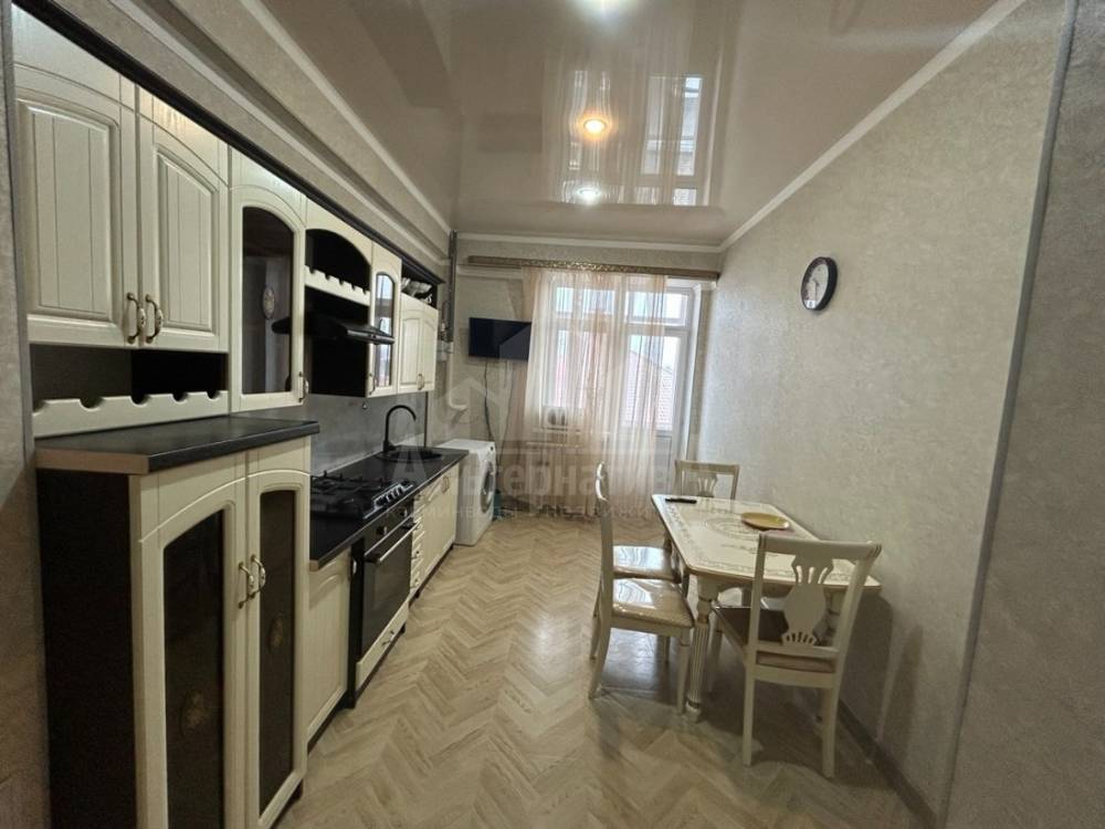 photo_5258352353855869929_y