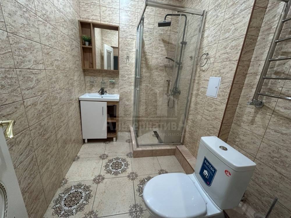 photo_5258352353855869932_y