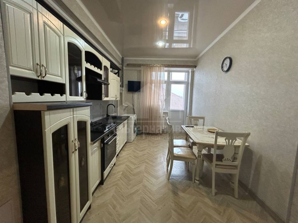 photo_5258352353855869922_y