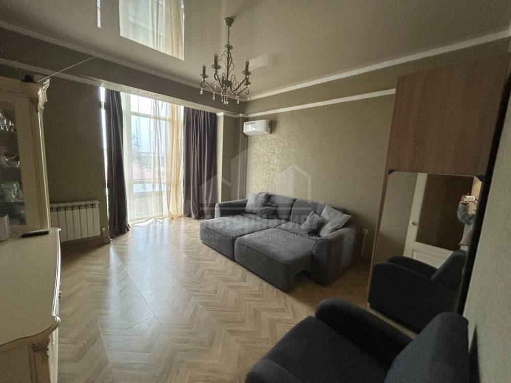 photo_5258352353855869925_y