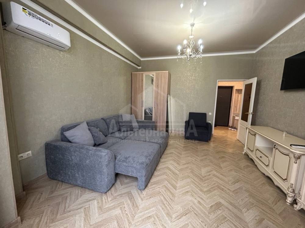 photo_5258352353855869926_y