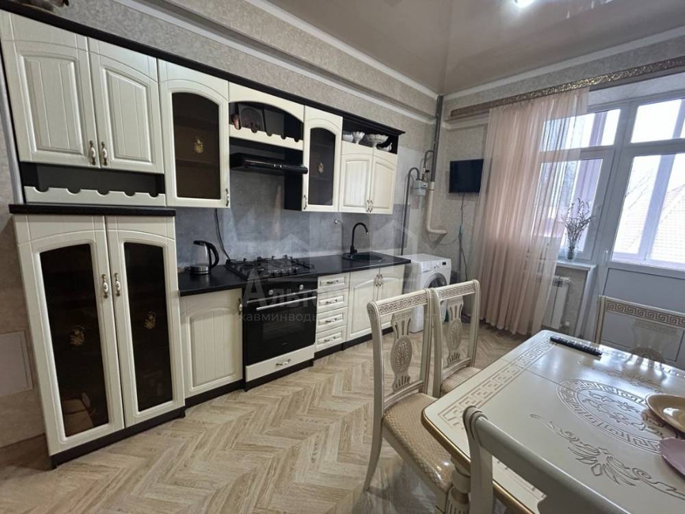 photo_5258352353855869927_y