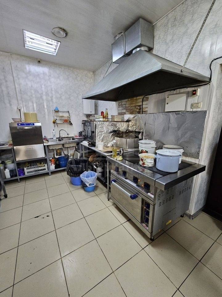 photo_5262748020955093595_y