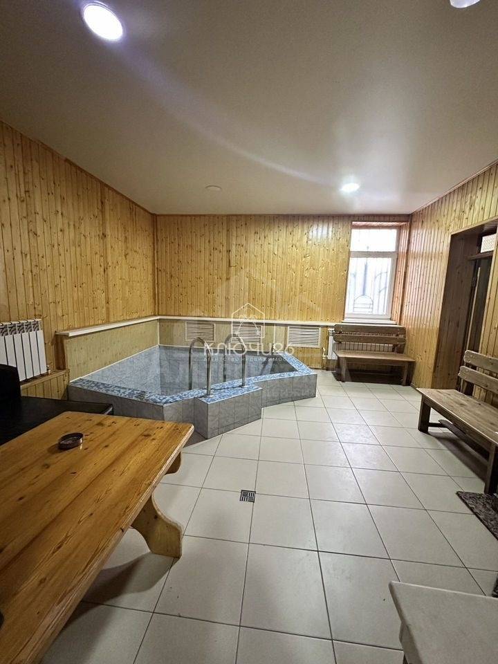 photo_5262748020955093618_y