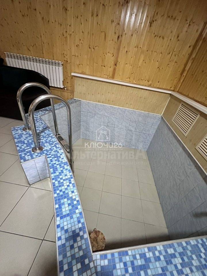 photo_5262748020955093624_y