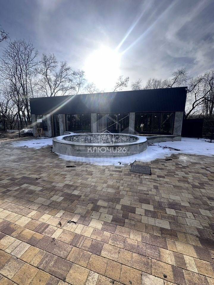 photo_5262748020955093639_y