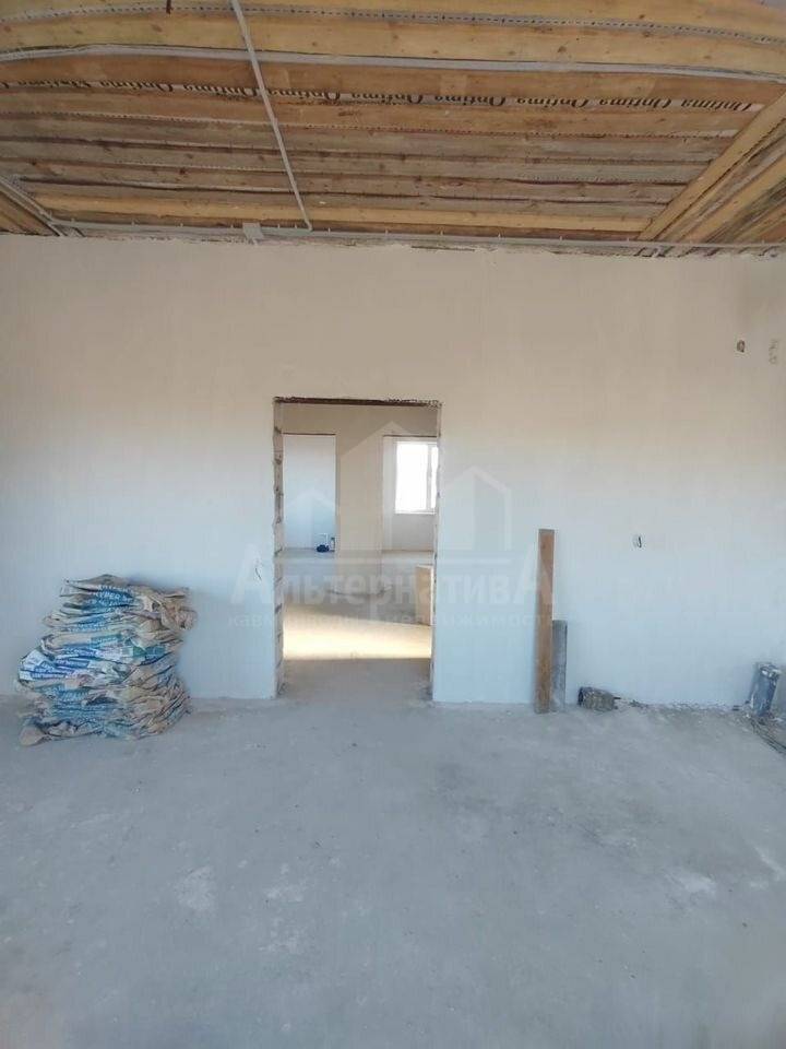 photo_5273908368919696473_y