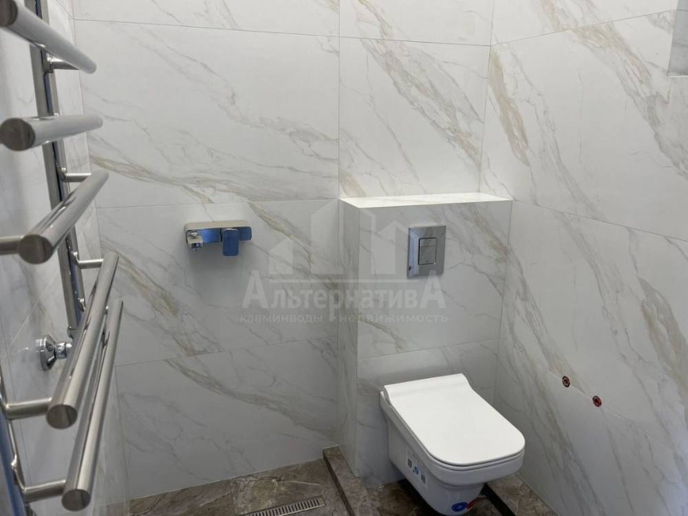 photo_5273908368919696869_y