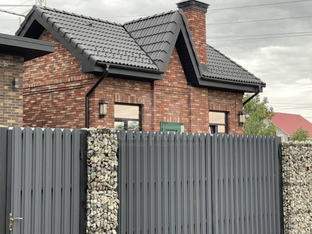 photo_5273908368919696873_y