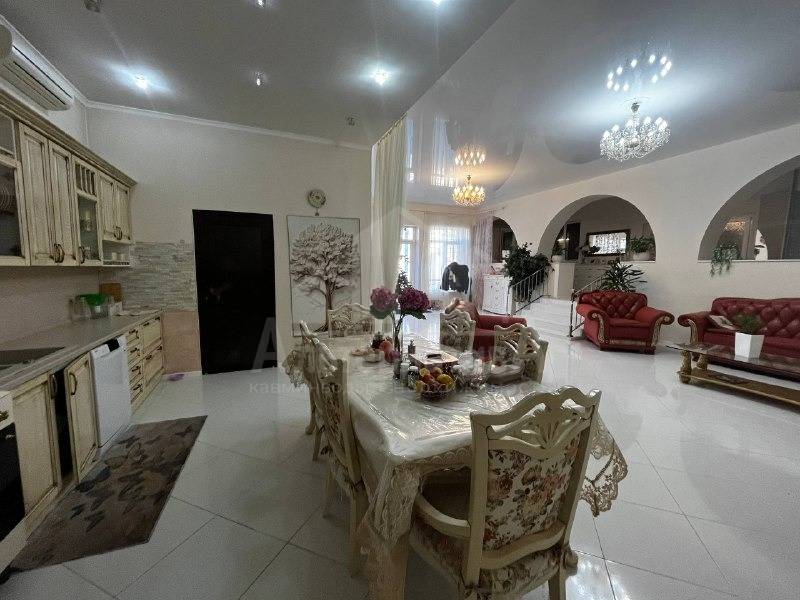 b2941753-045c-48a5-8c9c-df1ebf8131ce