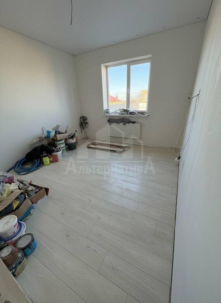 photo_5273891936374823315_y