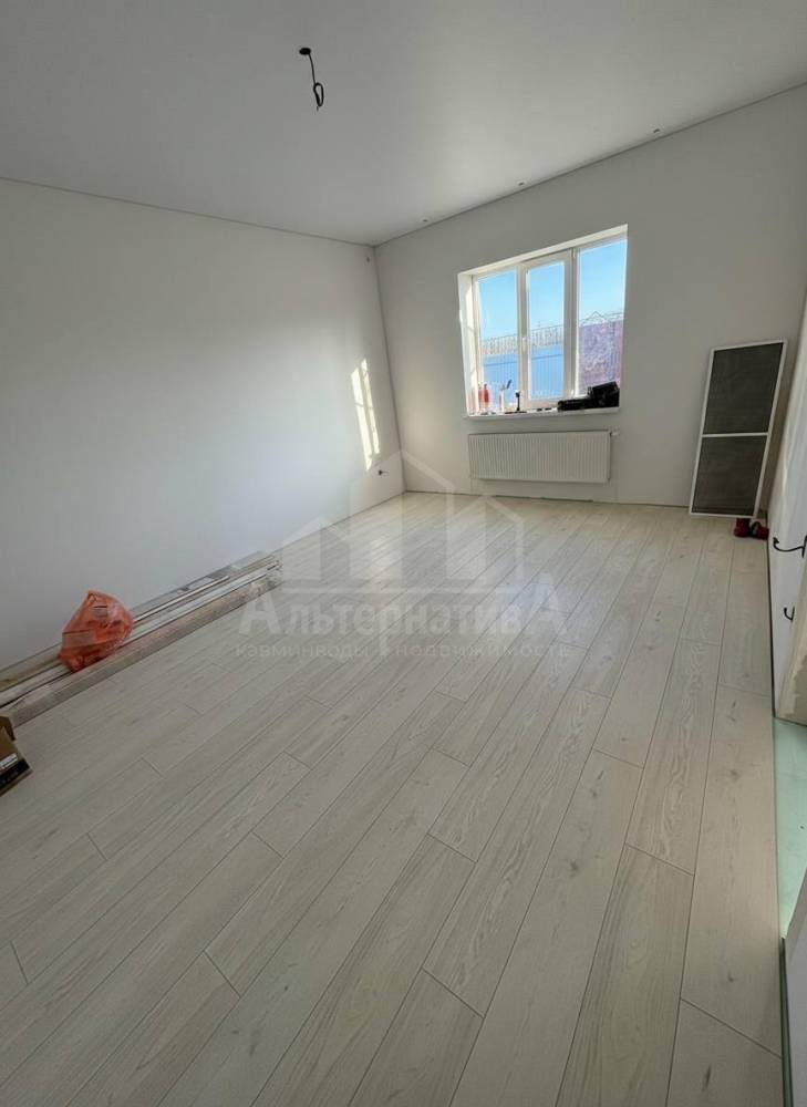 photo_5273891936374823316_y