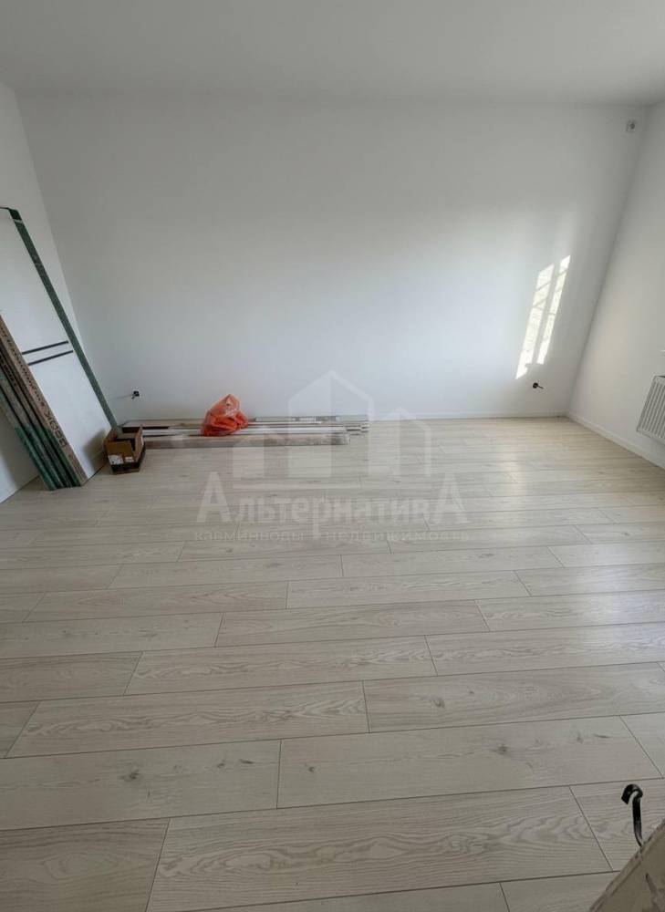 photo_5273891936374823317_y