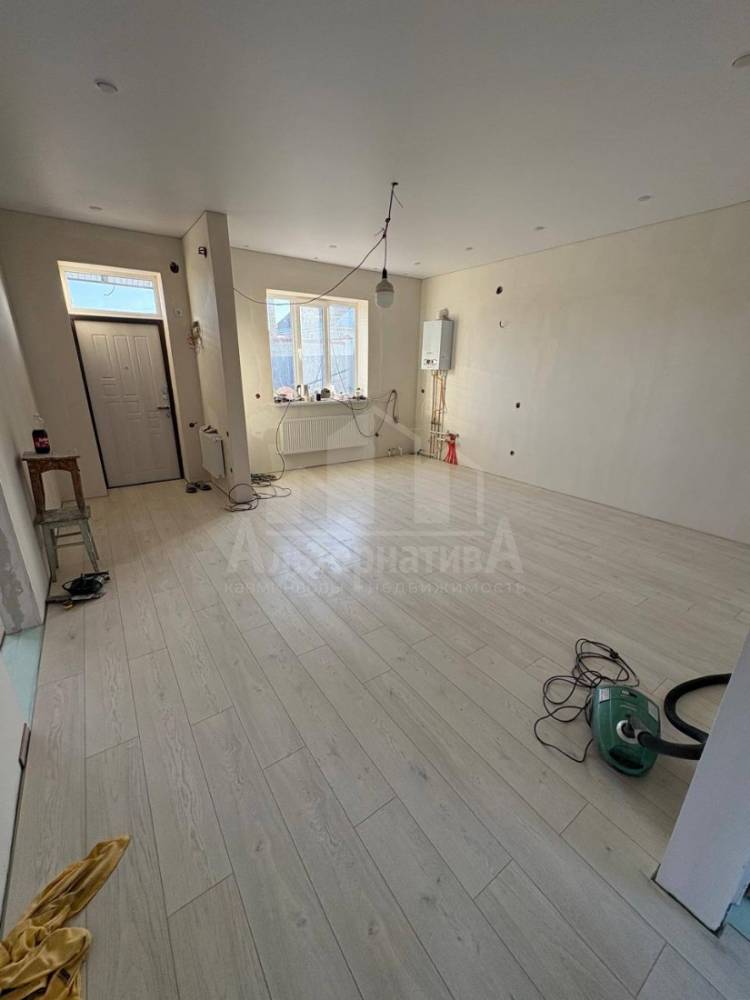 photo_5273891936374823319_y