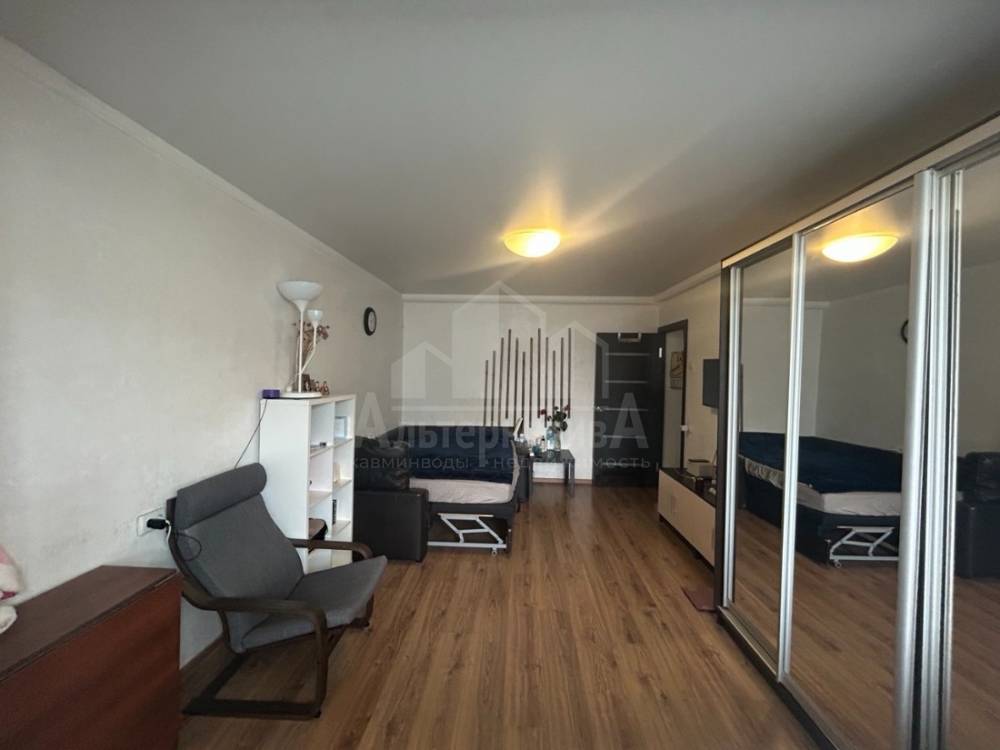 photo_5275982838123665293_y