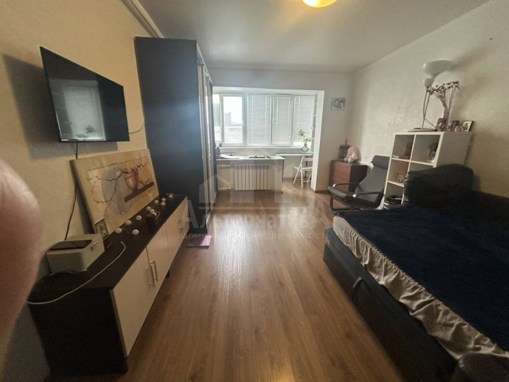 photo_5275982838123665300_y