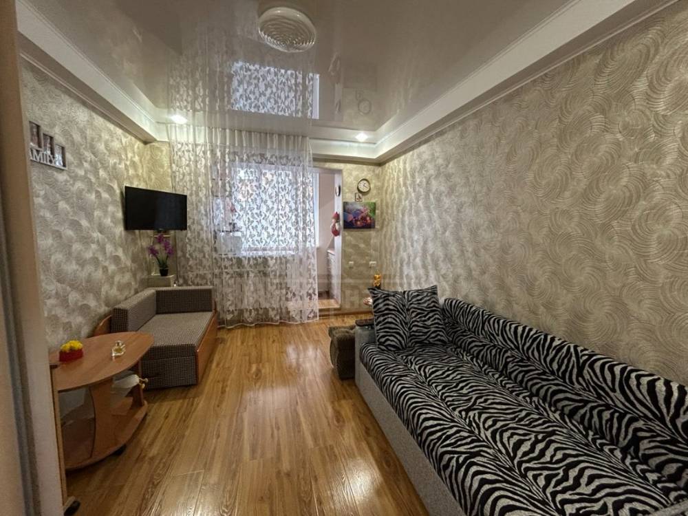 photo_5280756101567681483_y