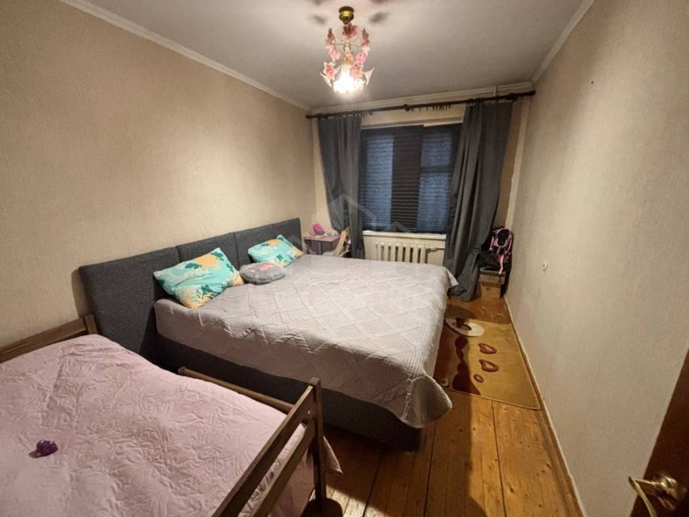 b04a96ad-5003-40d3-a7d1-0be23621c54e