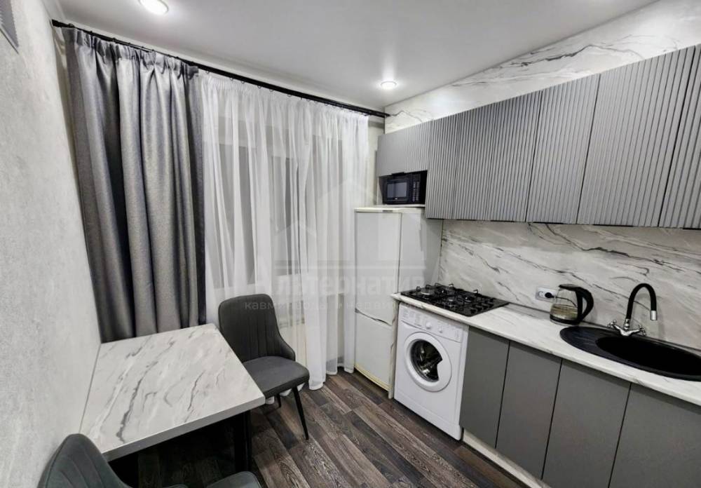 photo_5307771634838082811_y