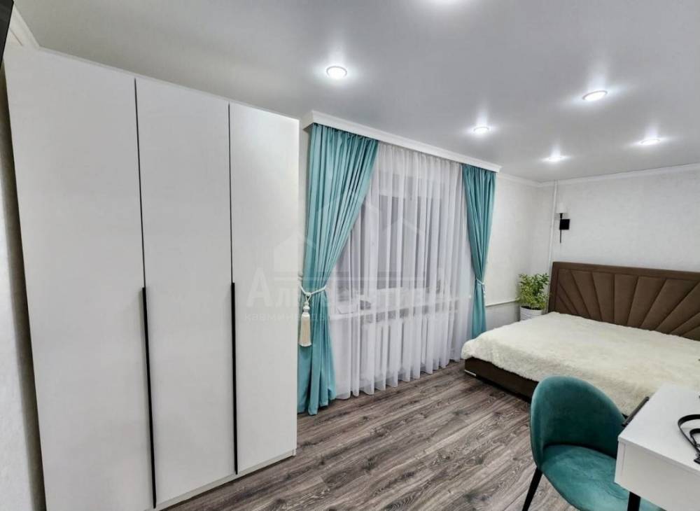 photo_5307771634838082812_y