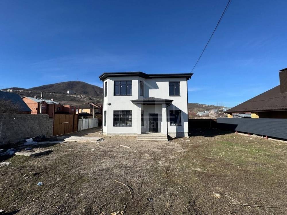 Ставропольский край, Пятигорск, пос.Горячеводский, Кубанского войска ул.; Дом 200м² на участке 6,30 сот. 2 эт.