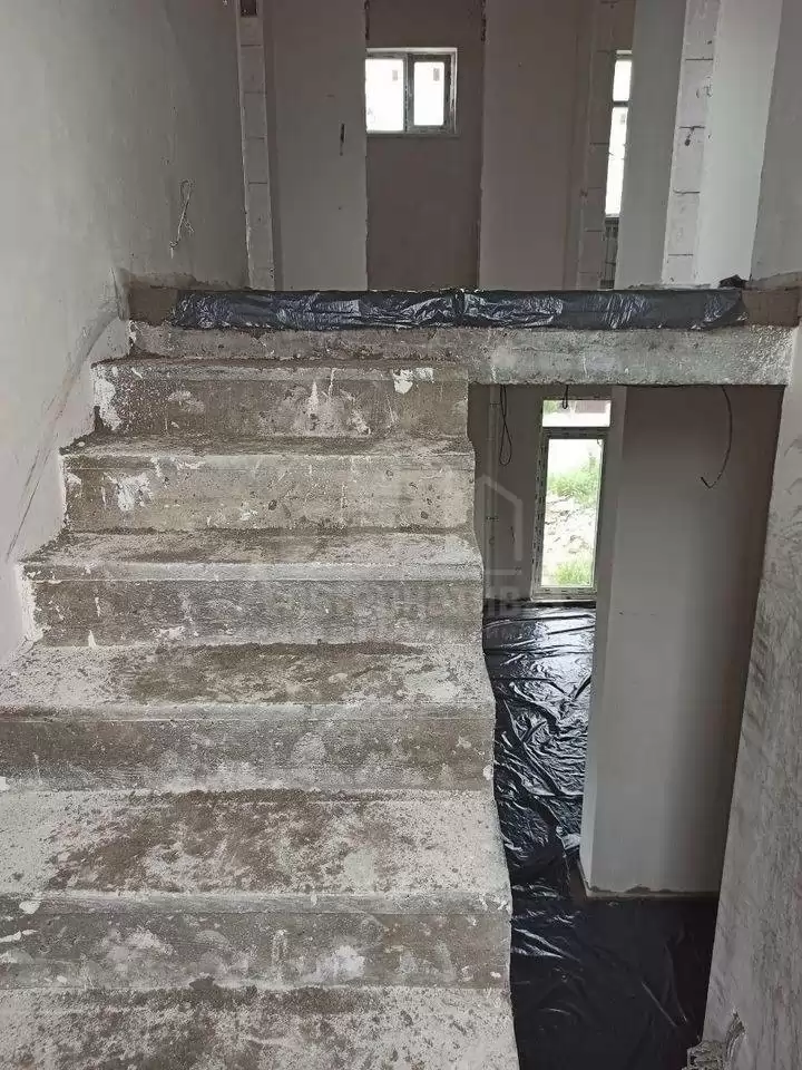 1000553049
