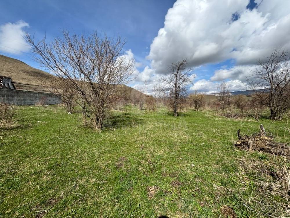 Ставропольский край, Кисловодск, пос.Аликоновка, Каштановая ул.; Участок на участке 6,12 сот.