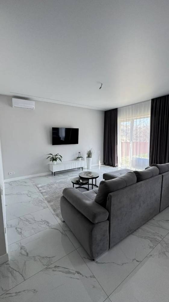 b8f02ce9-96a8-492b-a664-f453ca993b70