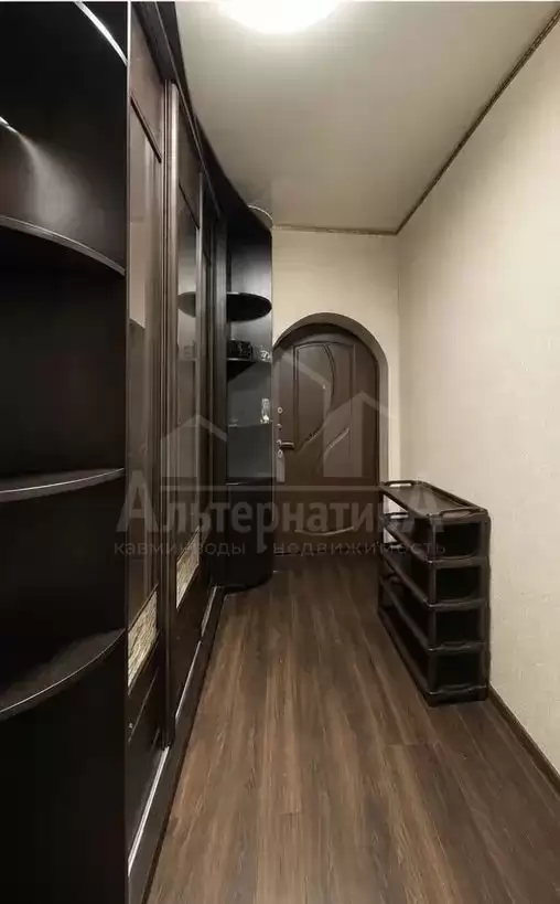 823