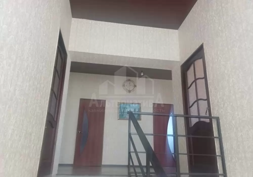 1000572879