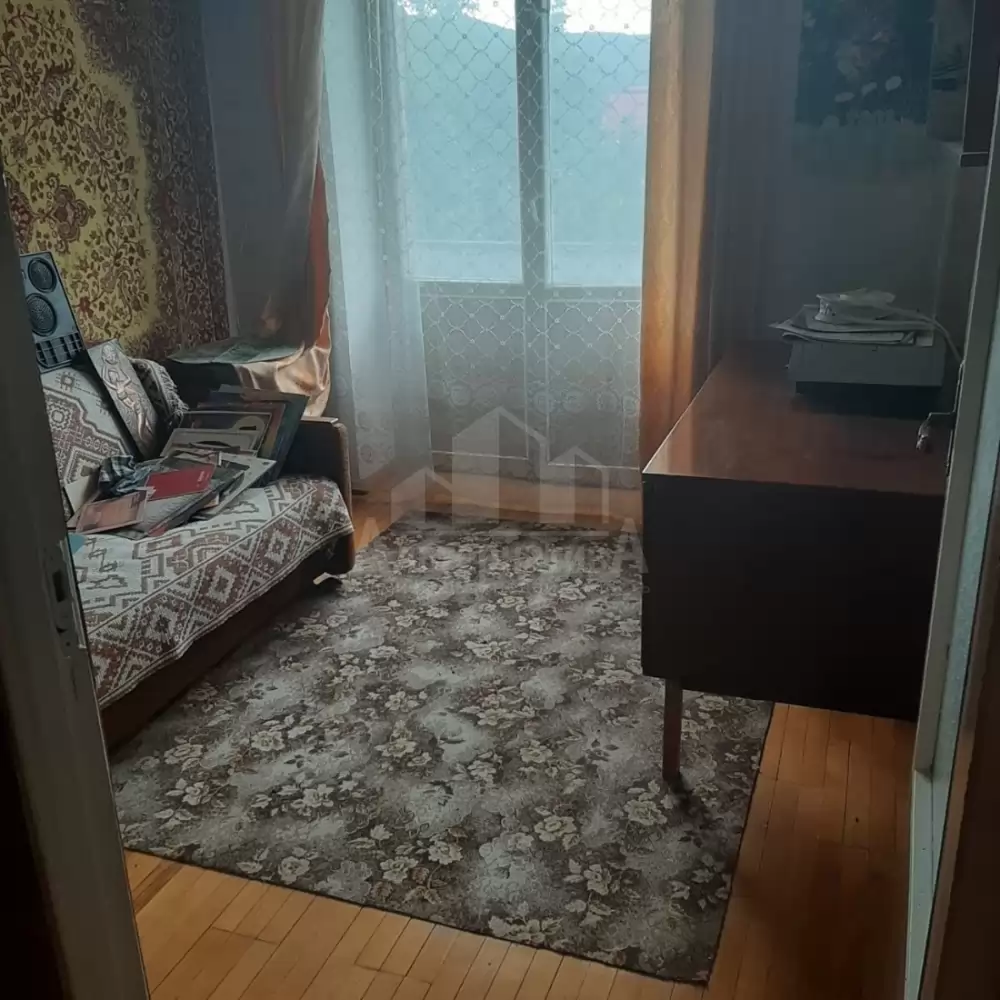 1000571261