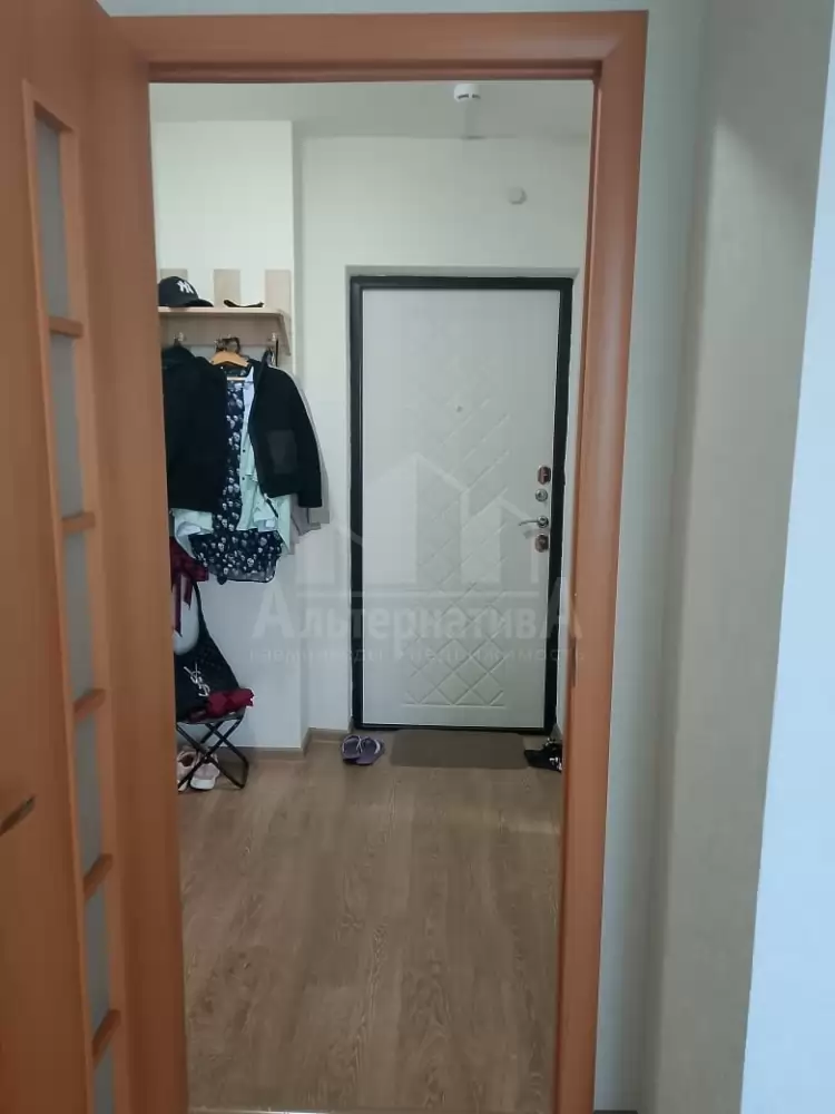 1000204943