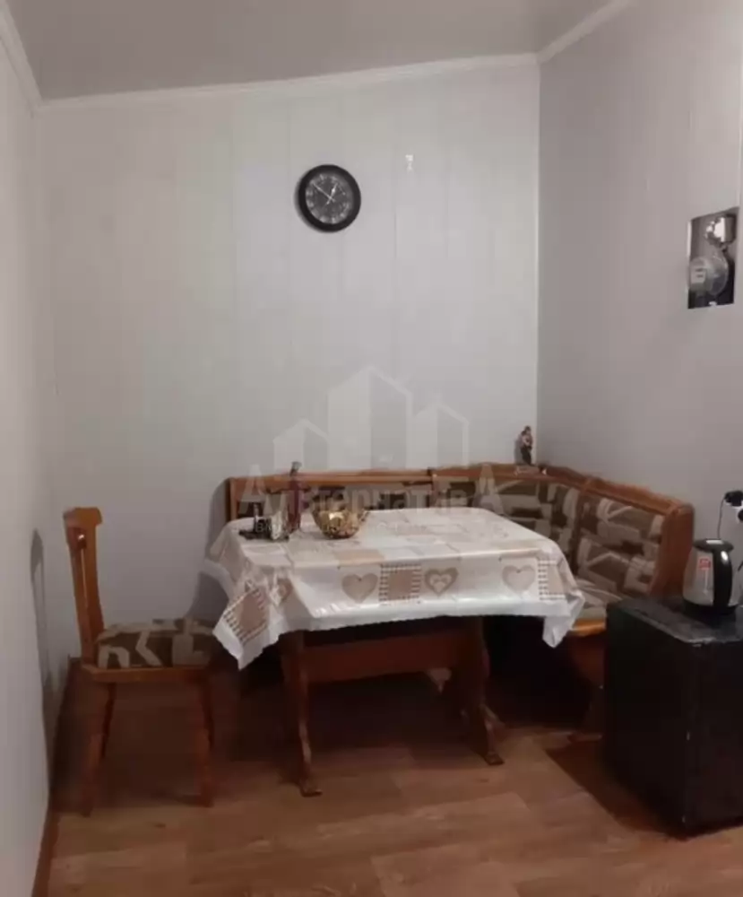 1000581284