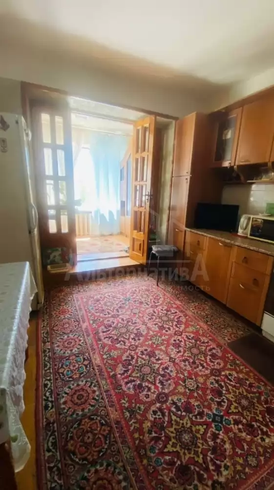 1000590704