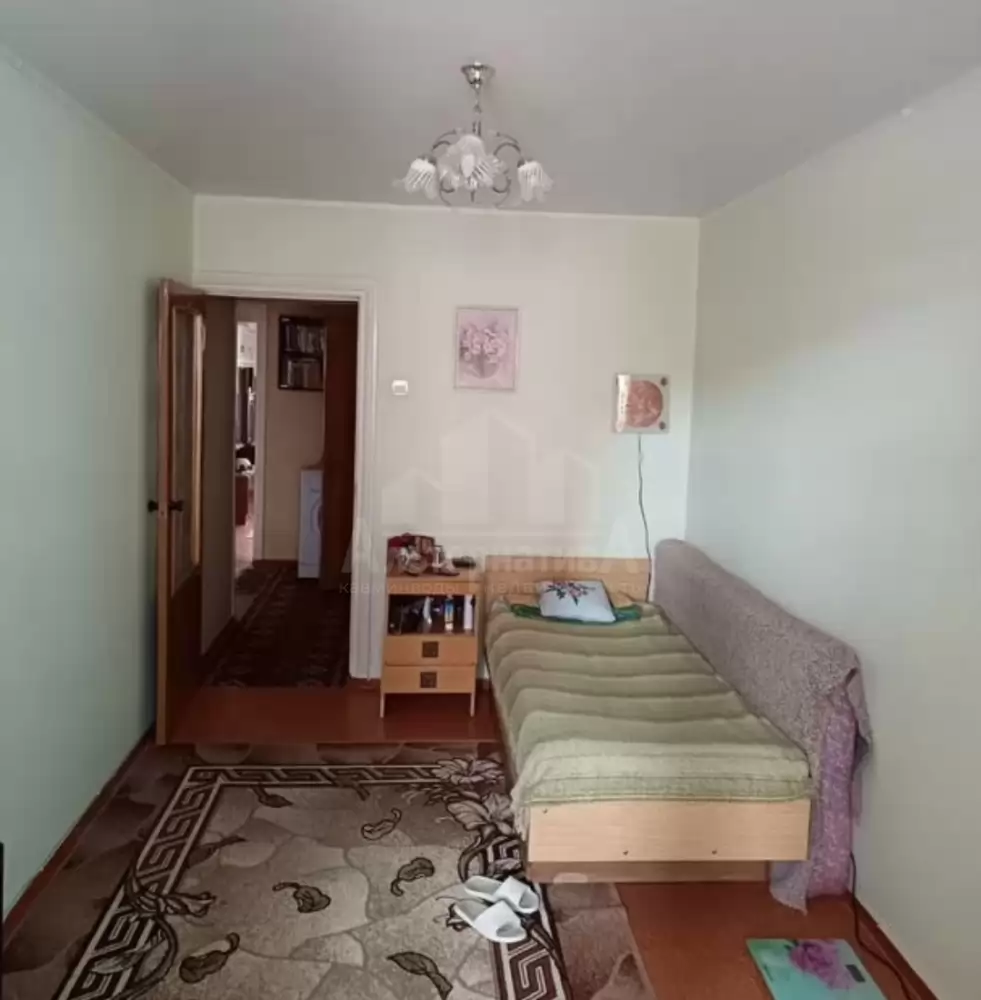 1000583558