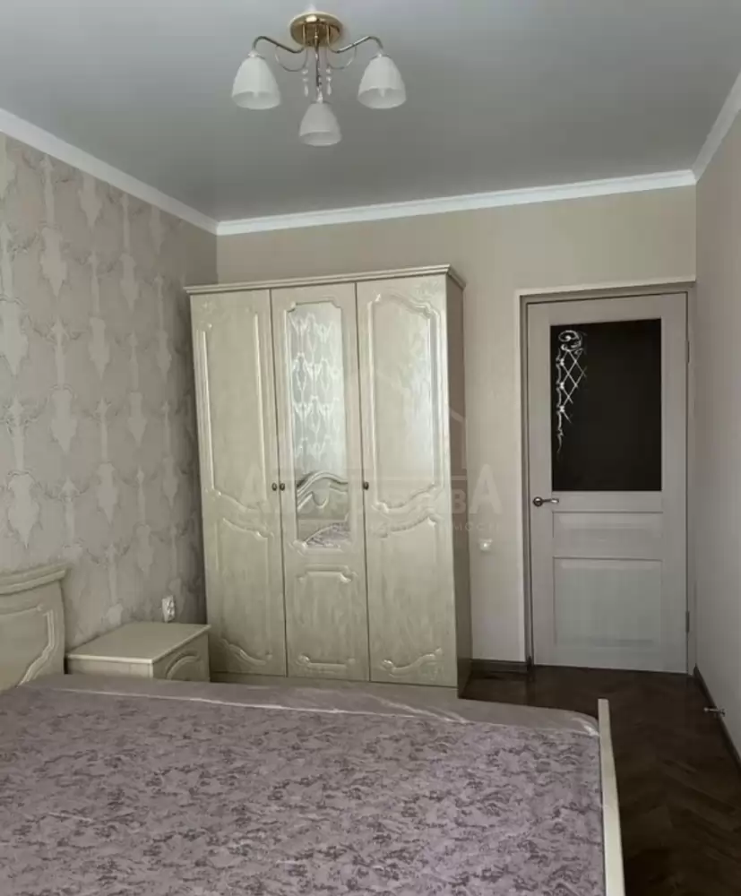 1000583590
