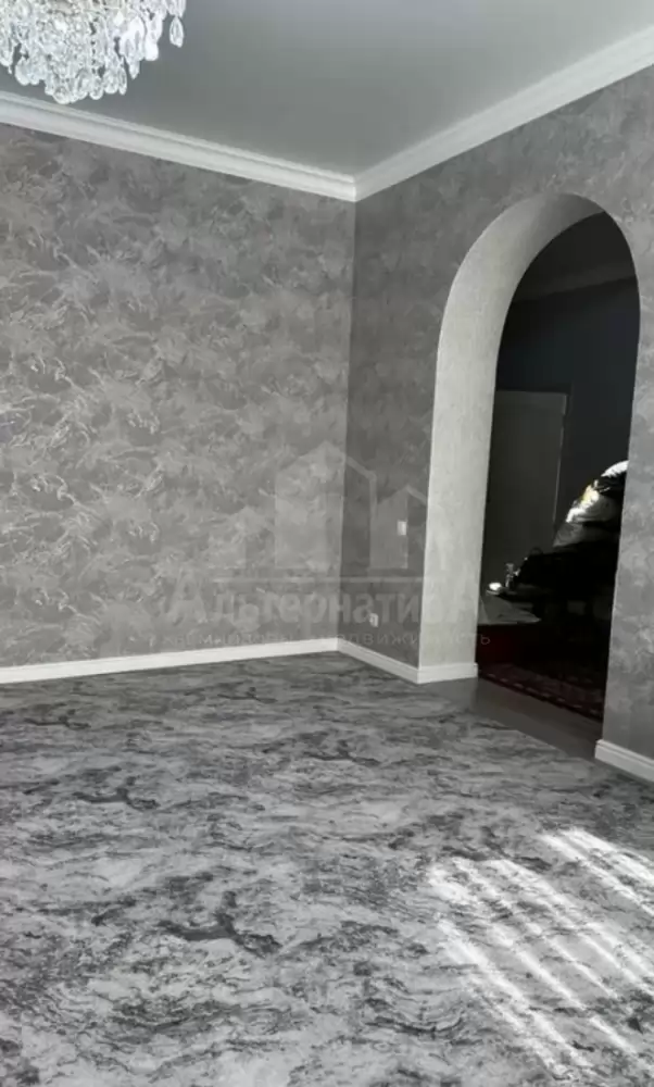 1000590305