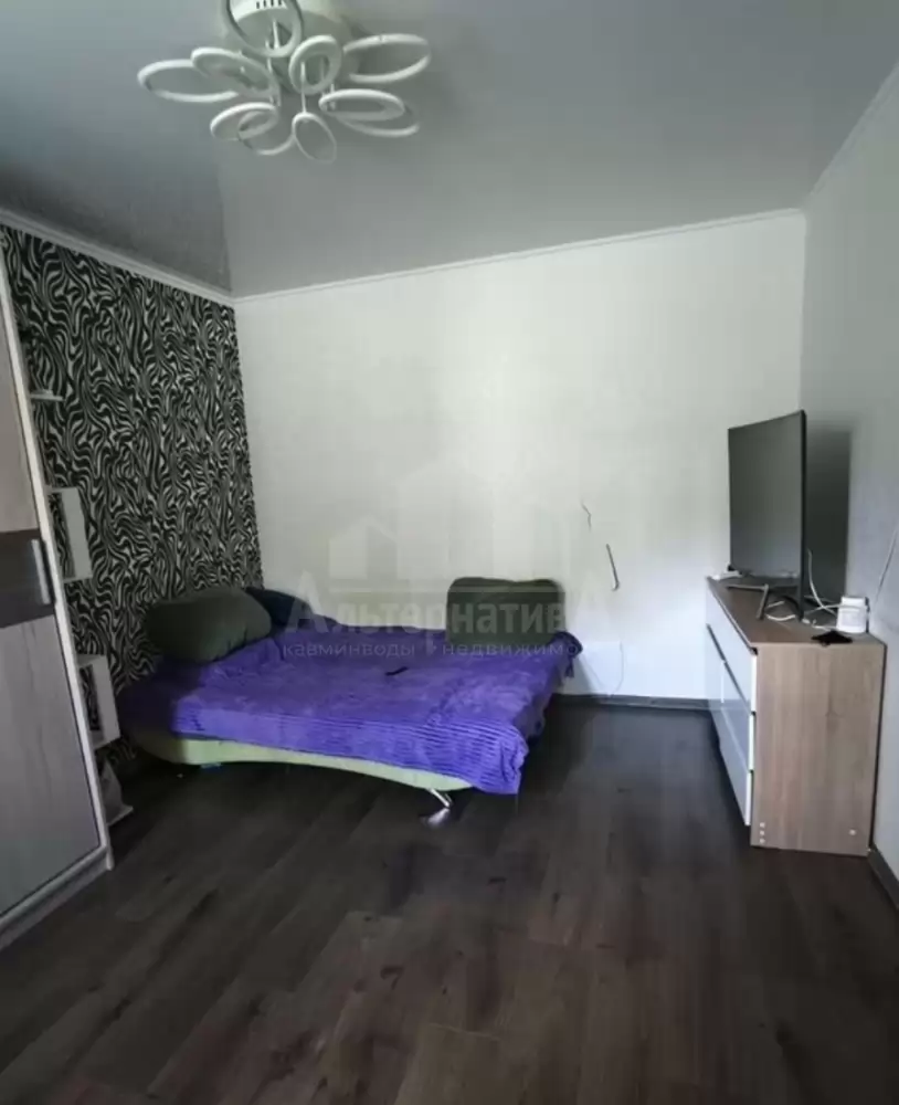 1000601381