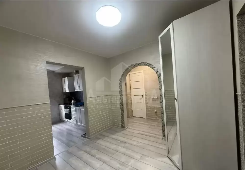 1000606585