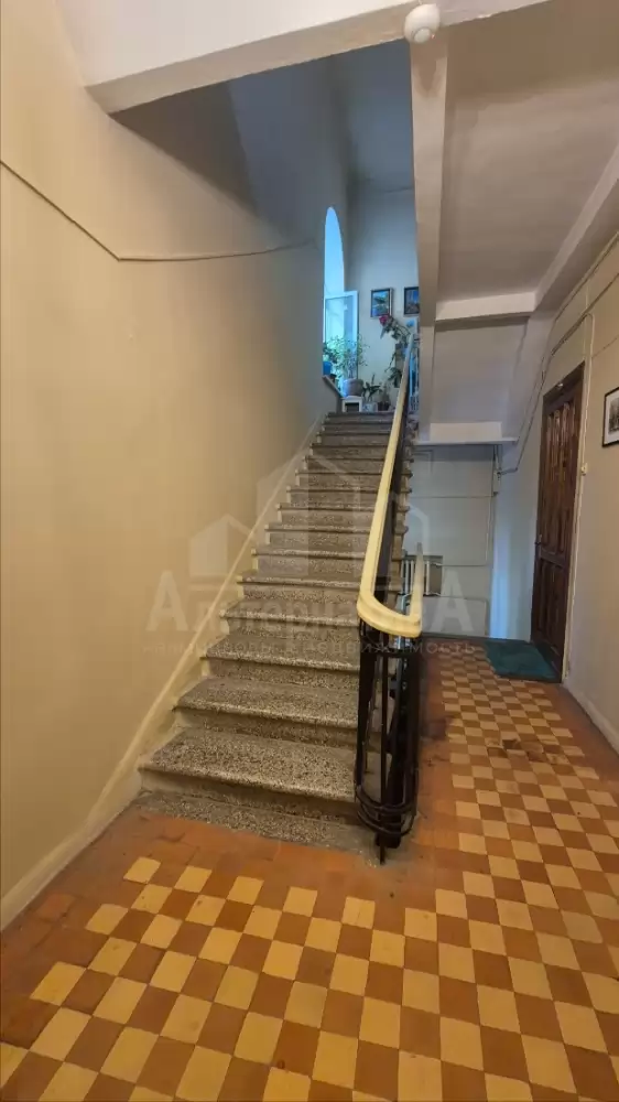 1001322695