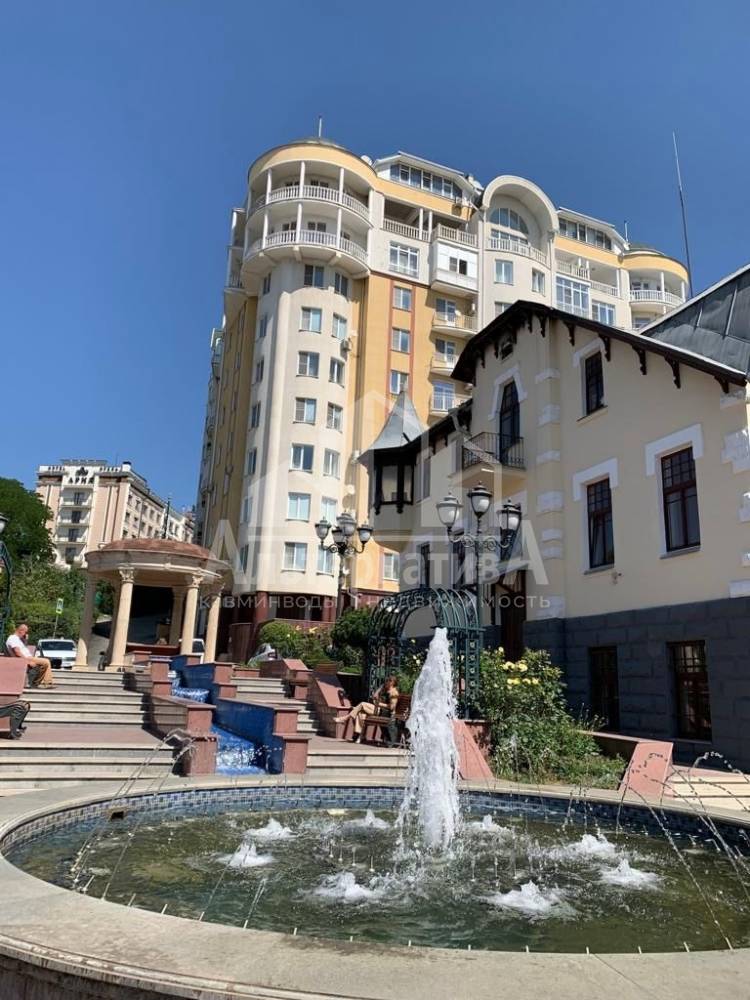 Ставропольский край, Кисловодск, Курортная зона, Дзержинского пр-т.; Квартира 145,40м² 8/9 эт.